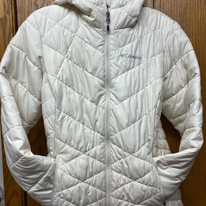 Columbia Women's Heavenly Hooded Puffer Jacket.